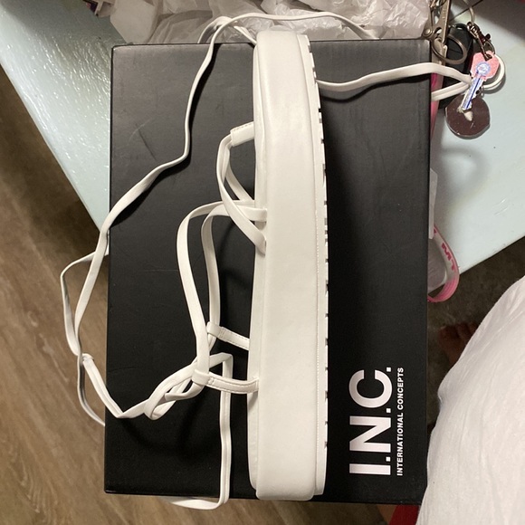 INC LACE UP SANDAL (WHITE) sz 10 - Picture 2 of 11